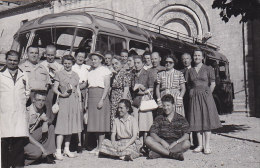 Transports - Autobus Autocar - Groupe De Touristes Sur Parvis Eglise - Photographie 1950 - Autobus & Pullman