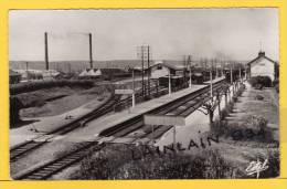 - GARGENVILLE - La Gare Et L´Usine De La Céramique, Non écrite, Petit Format, Très Bon état. - Gargenville