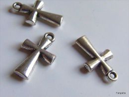 3 Breloque Croix Pattée En Métal Argenté Recto-verso Belle Qualité Environ 20x12x3mm   Croix Pattée Argentée Pour Vos Cr - Perles