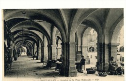 Cp , 82 , MONTAUBAN , Arcades De La Place Nationale , Voyagée , Ed : ND - Montauban