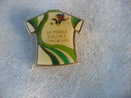 Pin´s Cyclisme, Vélo: La Pédale D´Alsace, Club Cycliste De La Ville De La Ville De Strasbourg - Cyclisme