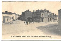 CPA.    SAINTE HERMINE . ..PLACE SAINT HERMAND .CARREFOUR DES QUATRES ROUTES...  SCAN. - Sainte Hermine