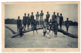 GABON-Ecolières Sur Le Banc De Sable- CPA - Gabon