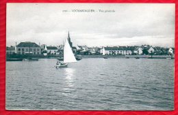 56 LOCMARIAQUER - Vue Générale - Superbe Photo D´un Petit Voilier Devant Le Clocher De L´église, Maisons - TBE  R/V - Locmariaquer