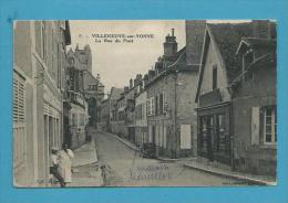 CPA La Rue Du Pont VILLENEUVE SUR YONNE 89 - Villeneuve-sur-Yonne