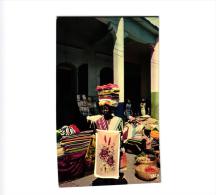 HAITI PORT AU PRINCE ,SCENE DE MARCHE MARCHANDE DE LINGE ,TAPISSERIE   ,COULEUR  REF 44861 - Other & Unclassified