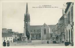 29 LANDIVISIAU / Place De L'Eglise Et Le Monuments Aux Morts / - Landivisiau