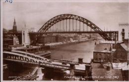 POST CARD TYNE BRIDGE NEWCASTLE ON TYNE - Newcastle-upon-Tyne