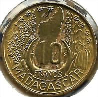 MADAGASCAR FRANCAISE 10 FRANCS MAP WHEAT LEAVES FRONT WOMAN HEAD BACK 1953 EF KM6 READ DESCRIPTION CAREFULLY !!! - Madagascar