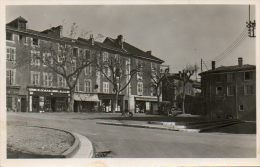 CPA- TULLINS (38) - Aspect De La Place Docteur Valois Et Du Savoy Bar En 1945 - Tullins