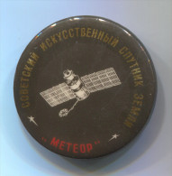 Space Cosmos Spaceship Programe - SPUTNIK METEOR, Soviet Union Russia, Vintage Pin Badge, Brooch, D 30 Mm - Spazio