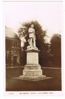 RB 1055 -  Early Real Photo Postcard - Tom Brown's Statue & Art Museum - Rugby Warwickshire - Autres & Non Classés