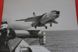 21-12-1979-ARCHIVE MILITAIRE REPORTAGE PHOTOGRAPHIQUE PHOTO PORTE-AVION"FOCH"MER-MANOEUVRE-APPONTAGE>AVION CHASSE MARINE - Schiffe