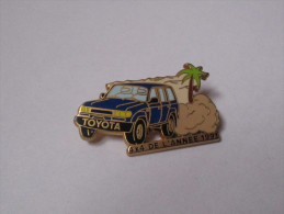Pin's Voiture / Toyota 4*4 De L'année 1991 (version Bleue Signé Arthus Bertrand) - Toyota