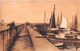 4682  - NOIRMOUTIER - Port De L'Herbaudière - Ramuntcho - Bateau De Pêche " Asile Des Vieillards " - Ravaudeur De Filet - Noirmoutier