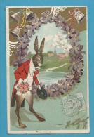 CPA Fantaisie Lapin Rabbit Habillé Position Humaine Humanisé Violettes Cloches Roses - Gekleidete Tiere