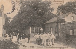 CPA VERT LE PETIT (Essonne) - Poudrerie Du BOUCHET : La Sortie Des Militaires - Vert-le-Petit