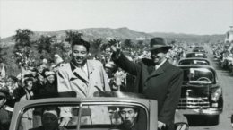 Kim Il Sung Rare Original Photo 1950s North Korea Coree Nord Propaganda Official Visit Cars Guard Crowd Pyongyang - Corea Del Norte