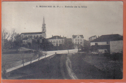 Carte Postale 64. Bidache Entrée De La Ville Trés  Beau Plan - Bidache