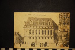 CP, 10, TROYES Le Musée Pavillon Brissonnet    Edition TG Cachet Verso Commission Militaire De La Gare - Troyes