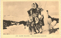 GROENLAND .... HEUREUSE MAMAN ESQUIMAUDE ... AUX GLACES POLAIRES - Groenlandia