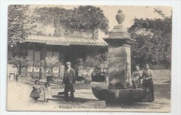 84 - PIOLENC - LA FONTAINE, DEVANT LA TERRASSE DU CAFÉ - Piolenc