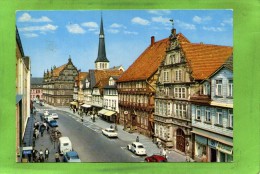 HAMELN Osterstrasse Mit Museum Und Hochzeitshaus  AUTOMOBILE  Coccinelle  WV COMBI - Hameln (Pyrmont)