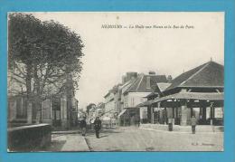 CPA La Halle Aux Veaux Et La Rue De Paris NEMOURS 77 - Nemours