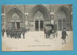 CPA 166 - Attelage Militaires Portail Notre-Dame PARIS - Other Monuments