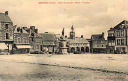 CPA - BRIOUZE (61) - Aspect De La Place Nationale , De L'Auberge ,du Monument Aux Morts Et De La Halle à Avoine En 1909 - Briouze