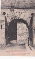 Cp , 55 , VERDUN , "Ses Ruines" , Entrée De La Citadelle Vers Les Souterrains Par L'Écoute I - Verdun