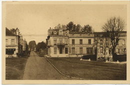 Raismes Rue Du Plat Fossé Et Monument Aux Morts 1937  Timbre  Type Paix  Edit Belurier - Raismes