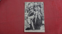 Femme Bedouine Et Son Enfant Ref 1963 - Africa