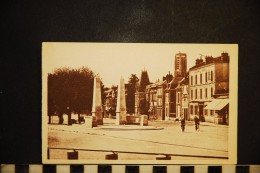 02. Château-Thierry. Place Des Etats Unis. Monument De La 3è Division De L ´armée  MILITARIA - Chateau Thierry