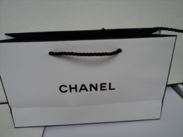 CHANEL " SAC PARFUMEUR"  LIRE ET VOIR!! - Miniatures Femmes (sans Boite)