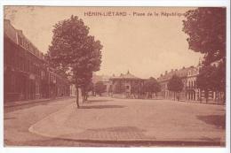 Hénin-Liétard (62) - Place De La République. Sépia, Légère Tache Du Cachet En Haut, A Circulé. - Henin-Beaumont