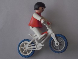 1 FIGURINE FIGURE DOLL PUPPET DUMMY TOY IMAGE POUPÉE - GIRL BICICLE BIKE CICLE PLAYMOBIL GEOBRA 1981 - Playmobil