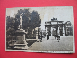 Arc Du Carrousel - Statue