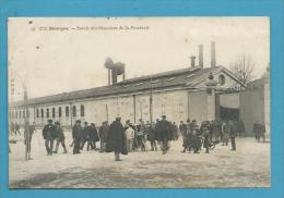 CPA 375 - Sortie Des Ouvriers De La Fonderie BOURGES 18 - Bourges