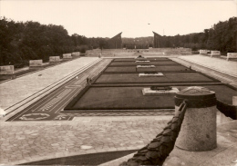 Berlin Treptow - S/w Sowjetisches Ehrenmal 4 - Treptow