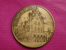 MEDAILLE MALINES - MECHELEN-  1982 100 OPSINJOREN  1932 1982 / HOTEL DE VILLE - Touristiques