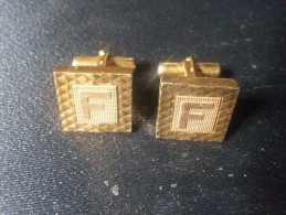 VINTAGE 2 BOUTONS DE MANCHETTE  INITIALES- F- "PLAQUE OR" - Botones De Cuello & De Puño