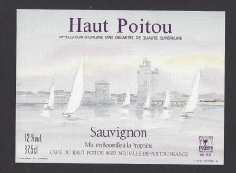 Etiquette De Vin Haut Poitou    -  Sauvignon  -  Thème Voiliers à La Rochelle - Segelboote & -schiffe