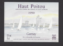 Etiquette De Vin Haut Poitou 1990    -  Gamay  -  Thème Voiliers à La Rochelle - Sailboats & Sailing Vessels