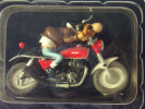 Joe BAR - Moto Dans Sa Boîte - Statuette In Resina
