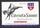 Etiquette  De Vin Cabernet De Saumur   - Thème Chevaux Ecole De Cavalerie-  Coop.  Saumur  à Saint Cyr En Bourg   (49) - Caballos