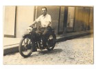 MOTO MOTOCYCLISME Carte Photo Homme Sur Une Motocyclette Griffon ? Gros Plan - Motorfietsen