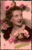 N°1899 MMM 65  SAINTE CATHERINE FEMME ET ROSES 1949  LE PARIS 438 - Sint Catharina