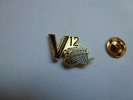 Superbe Pin´s , Auto F1 Honda , Formule 1 , Moteur V12 - Honda