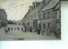 GUERLESQUIN Les Halles Et Un Coin De La Place De La Liberté - Guerlesquin